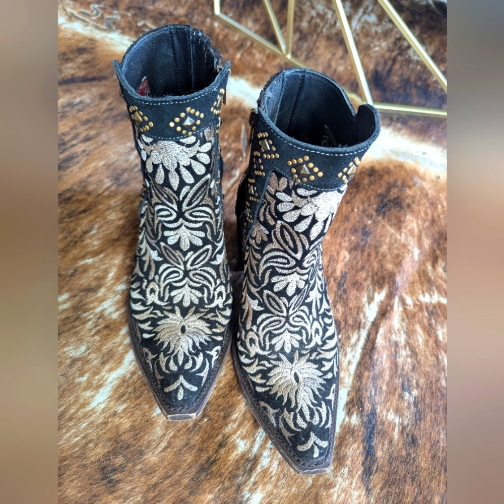 Old Gringo booties woman's size 7 cream and black